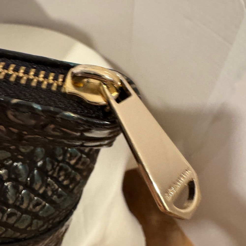 Beautiful Brahmin purse - Picture 10 of 12